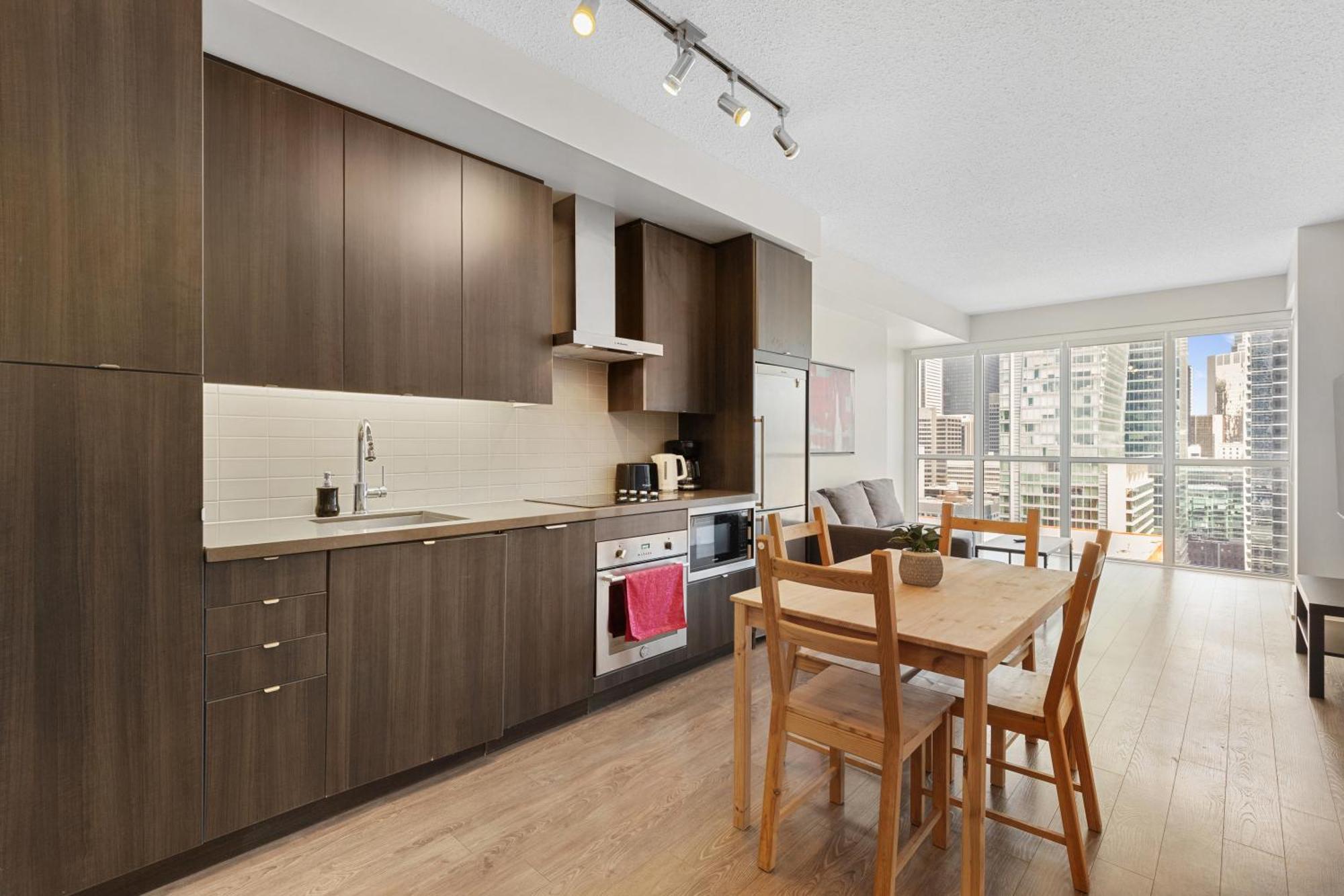2Bedroom Cn Tower And Water Views - Free Parking - Rooftop Pool Toronto Buitenkant foto