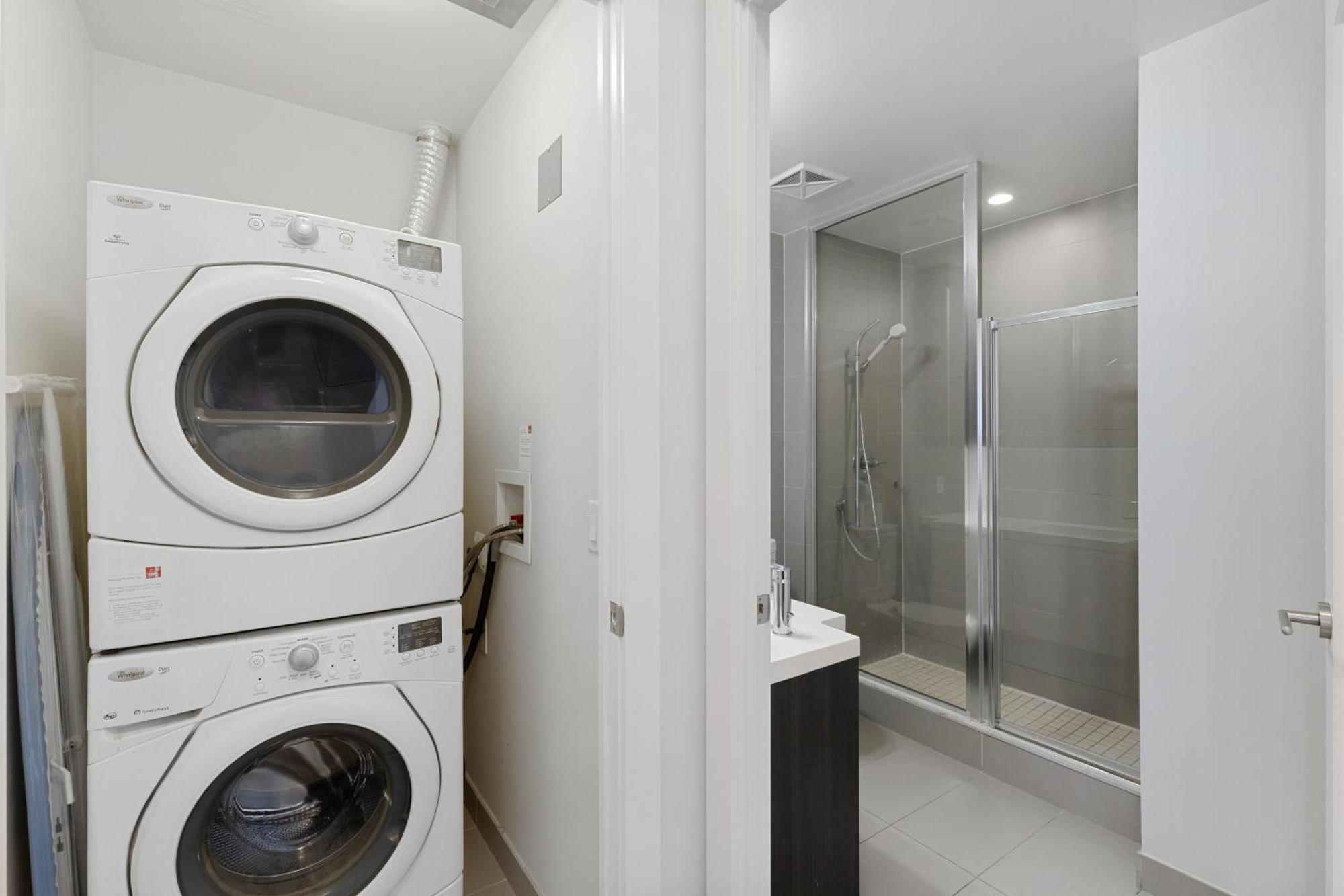 2Bedroom Cn Tower And Water Views - Free Parking - Rooftop Pool Toronto Buitenkant foto
